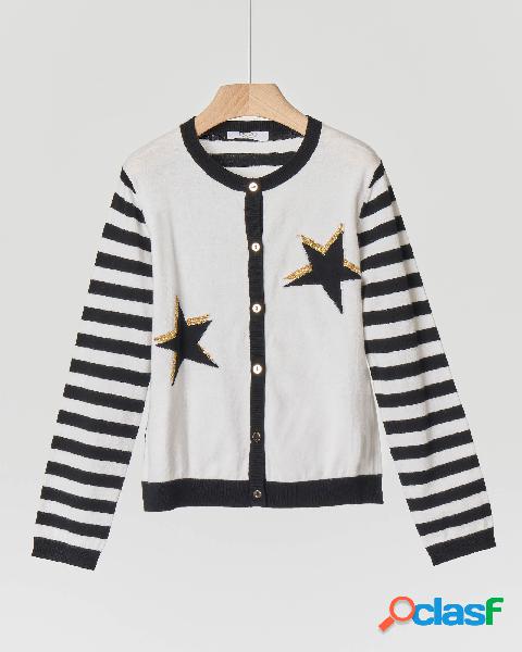 Maglia cardigan con maniche a righe bianche e nere e stelle