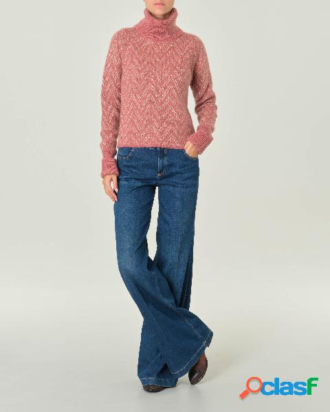 Maglia rosa a collo alto in misto viscosa e mohair con