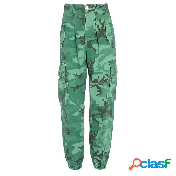 Pantaloni cargo Pinko verde con stampa camouflage