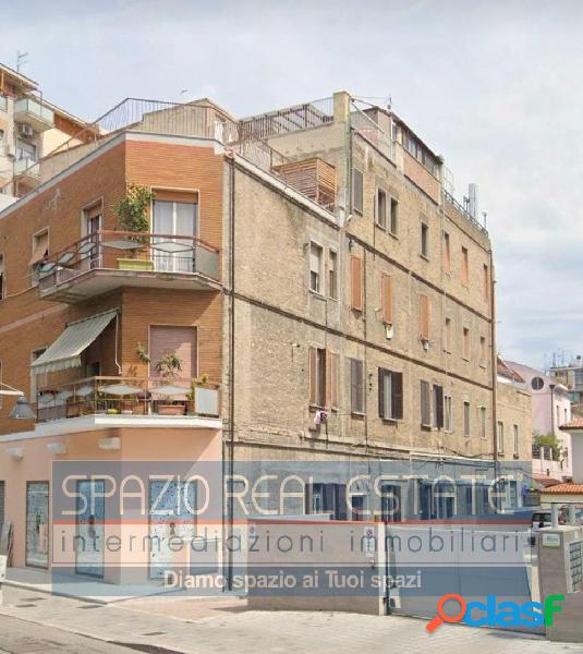 Pescara,Via S.Pellico,appartamento con lastrico solare