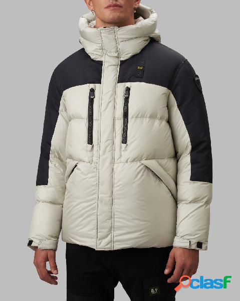 Piumino bianco con cappuccio e inserti neri in teslan sulle