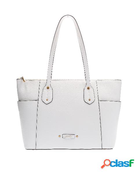 Shopping bag bianca in similpelle martellata con tasche