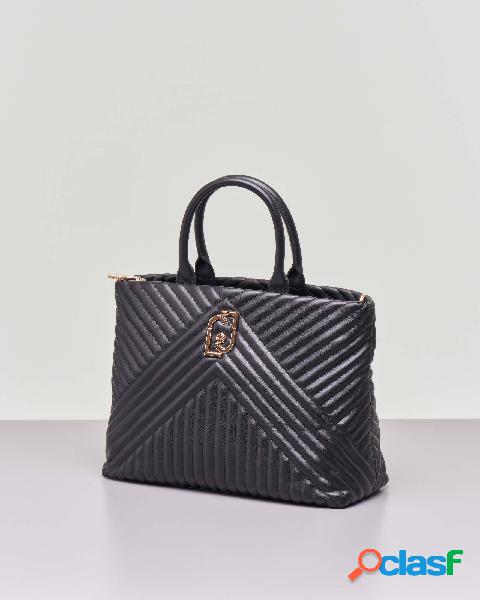 Shopping bag nera in similpelle matellassé con tracolla e