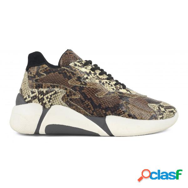 Sneaker con suola bicolore e tomaia stampata