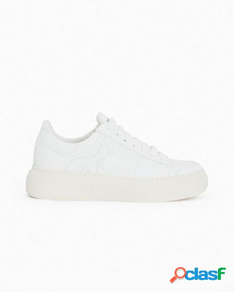 Sneakers bianca in similpelle con suola in gomma con scritta