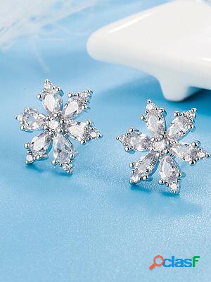 Temperament Autumn And Winter Snowflake Zircon Stud Earrings