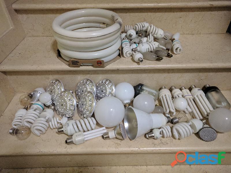 Vendo stock di lampadine e neon come nuovi, usati, ma