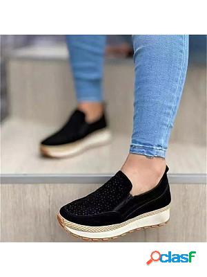 Vintage Round Toe Suede Embossing Casual Shoes