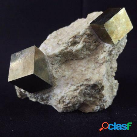 * minerali * campione di pirite cubica su matrice di navajun