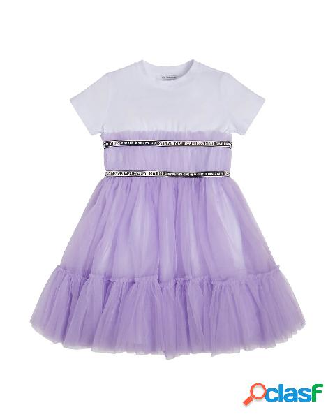 Abito bianco a t-shirt con gonna svasata in tulle lilla con