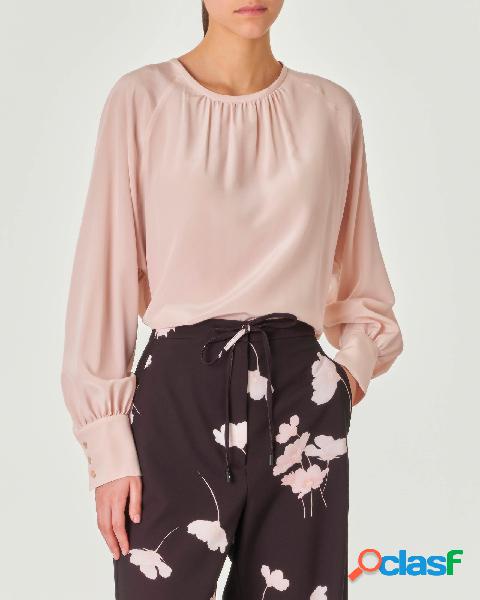 Blusa rosa in seta con maniche corte e polsini a camicia