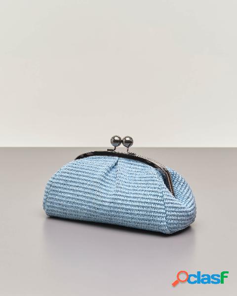 Borsa mini azzurra in raffia con chiusura a clip in metallo