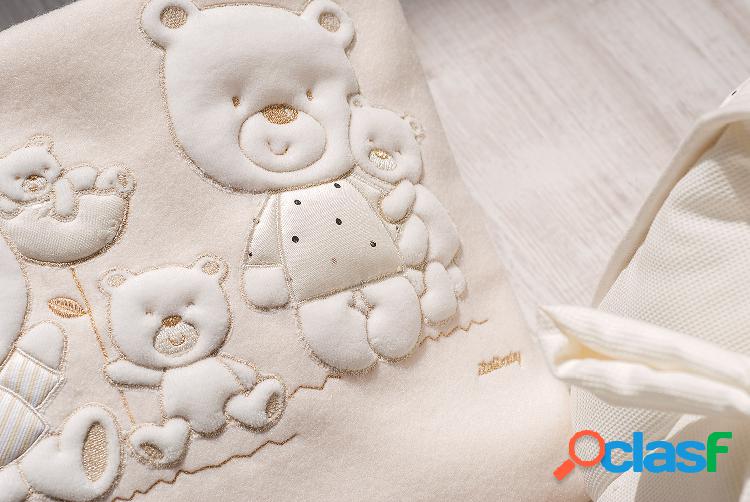 Copertina Pile Lettino Ricamata Italbaby Happy Family Avorio