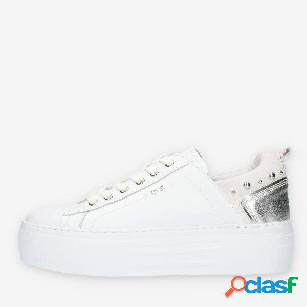 Nero Giardini Sneakers da donna bianche con borchiette