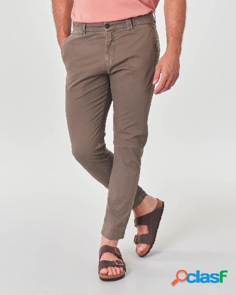 Pantalone chino fango in cotone stretch