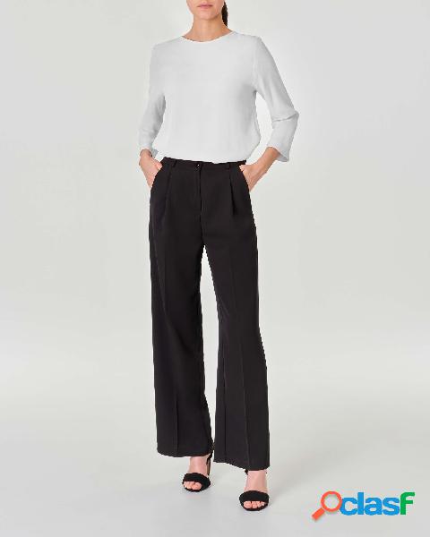 Pantaloni straight neri in tessuto stretch fluido con pinces