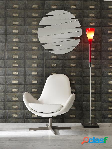 Poltrona girevole in ecopelle di colore bianco