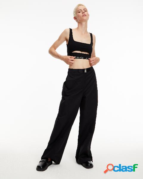 Top nero a bralette in viscosa con cut-out sotto il seno e