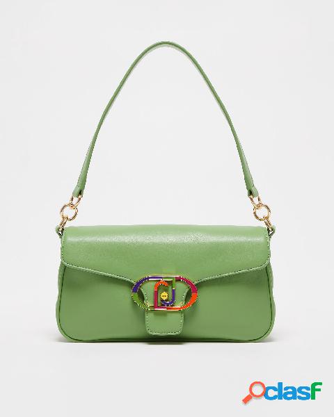 Borsa a spalla verde a baguette in similpelle liscia con