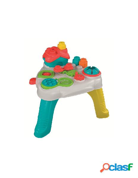 Clemmy sensory table