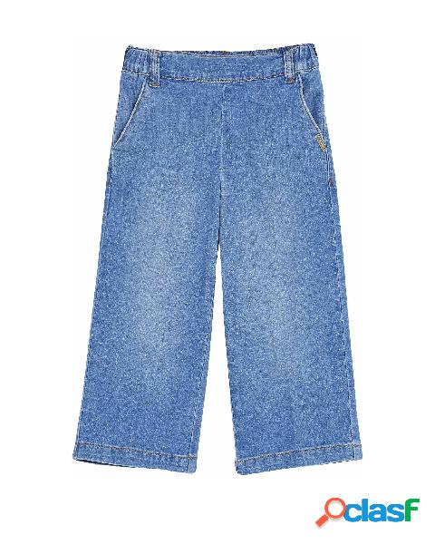 Jeans a palazzo blu stone washed con vita elastica sul retro