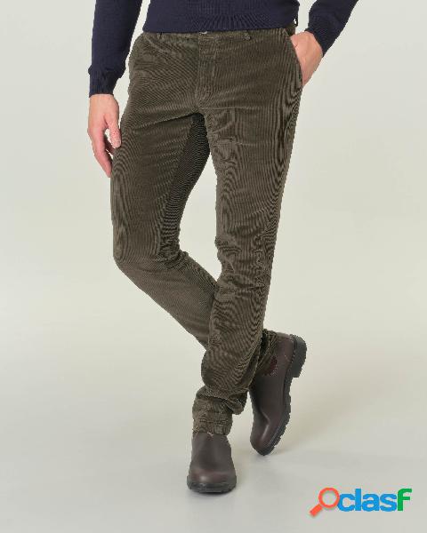 Pantalone chino Levanto verde militare in velluto 500 righe