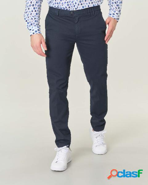 Pantalone chino blu micro armatura in cotone elasticizzato