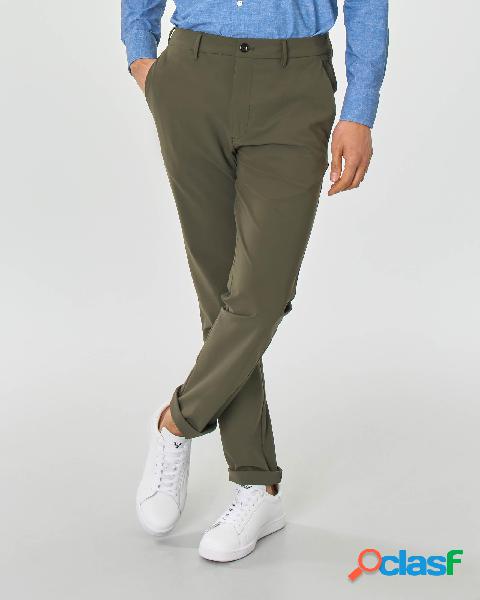 Pantalone chino verde militare in tessuto tecnico hyper