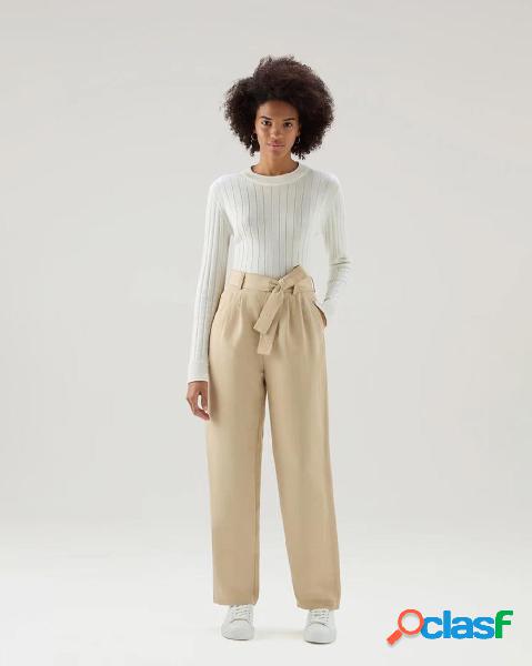 Pantaloni ampi color sabbia in viscosa e lino con pinces e