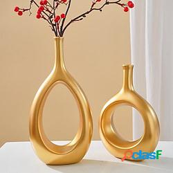 vaso in resina stile ins composizione floreale moderna e