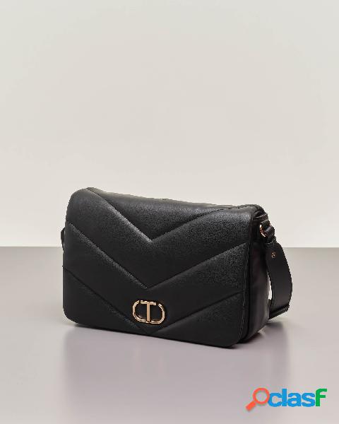 Borsa nera in similpelle con doppia trapuntatura a chevron