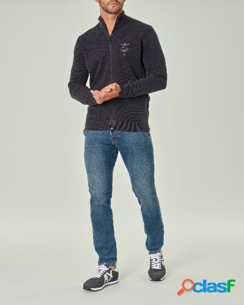Felpa blu in piquet con zip frontale e logo sul petto