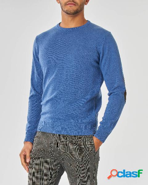 Maglia azzurra girocollo con toppa in alcantara
