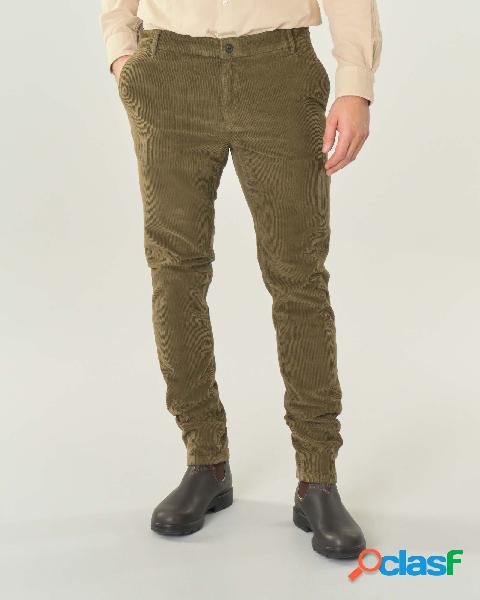 Pantalone chino verde militare in velluto di cotone stretch