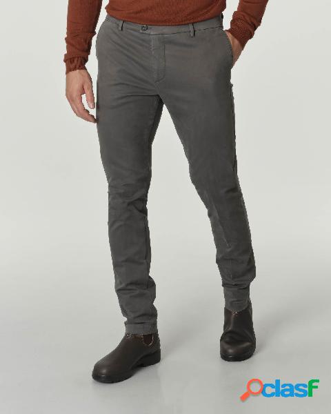 Pantaloni chino grigio in misto cotone e modal stretch