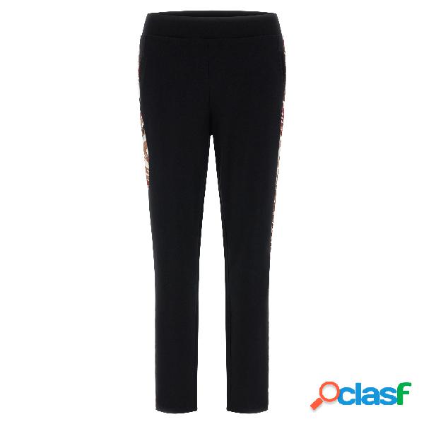 Pantaloni 7/8 slim in modal con piping laterale a fantasia